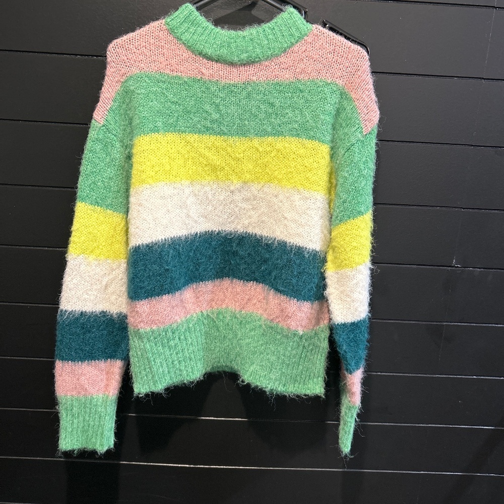 XS SUPER SOFT SWEATER BRAND NEW